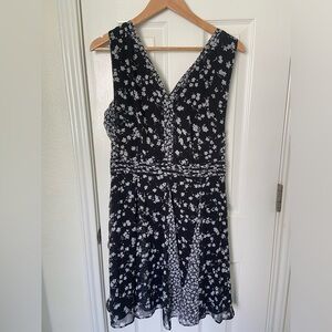 Simply Vera Wang Black and White Floral Knee Length Flowy Dress Medium